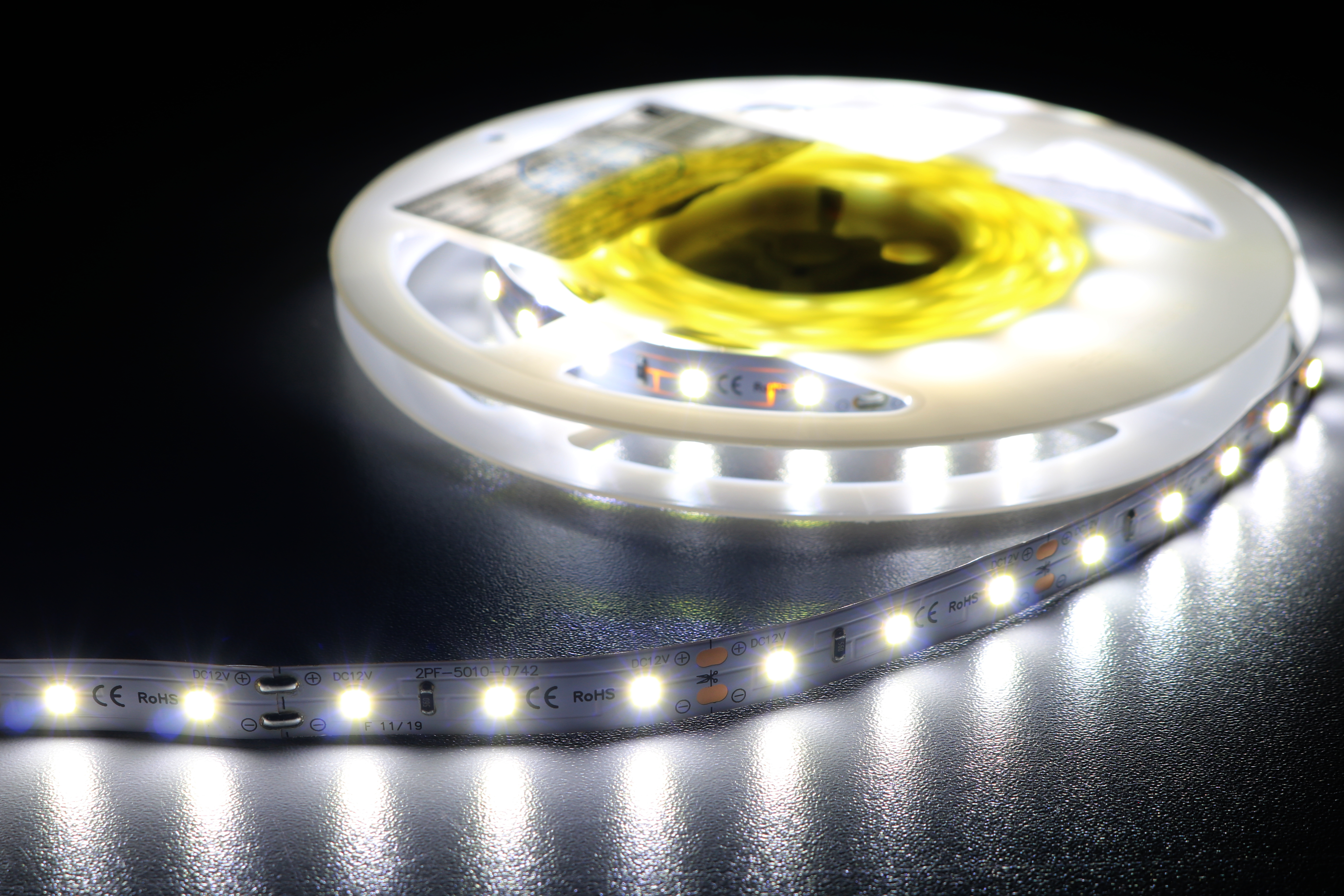 Led pásek HQS-12W-60LED-W-12V-5m  (Studená bílá 6500K-1240lm)